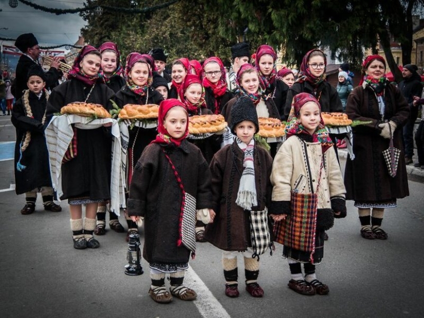 Encantadoras de la naturaleza y las tradiciones antiguas de Rumania Encantadoras de la naturaleza y las tradiciones antiguas de Rumania