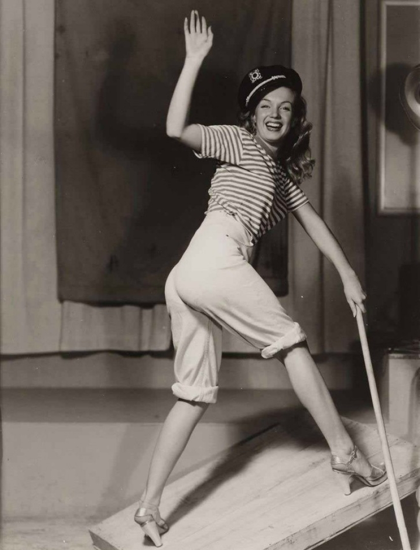 Erotic 18 rare photographs of Marilyn Monroe in the beginning of her career