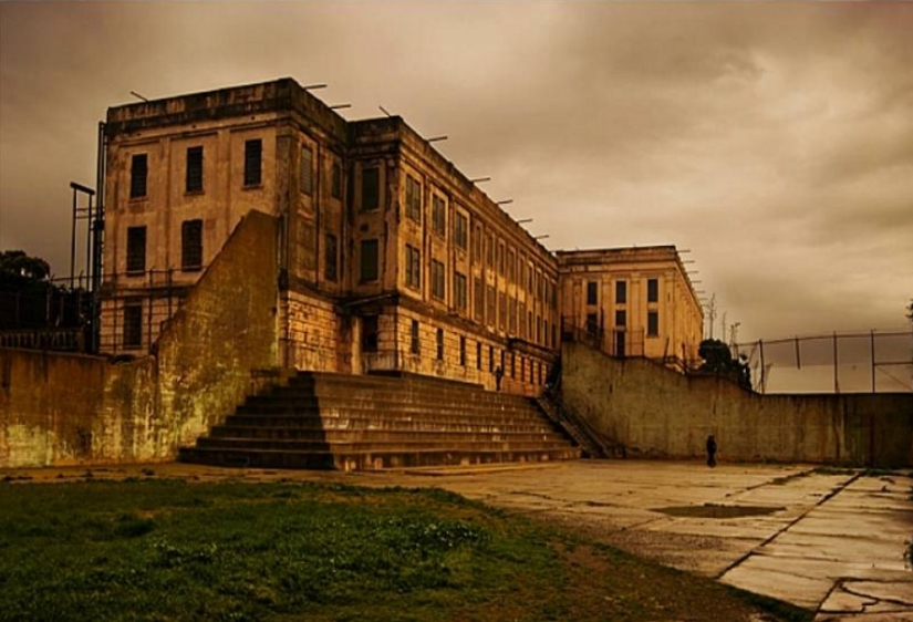 Escape from the "Alcatraz": the story of three inmates who escaped from the most secure prison USA