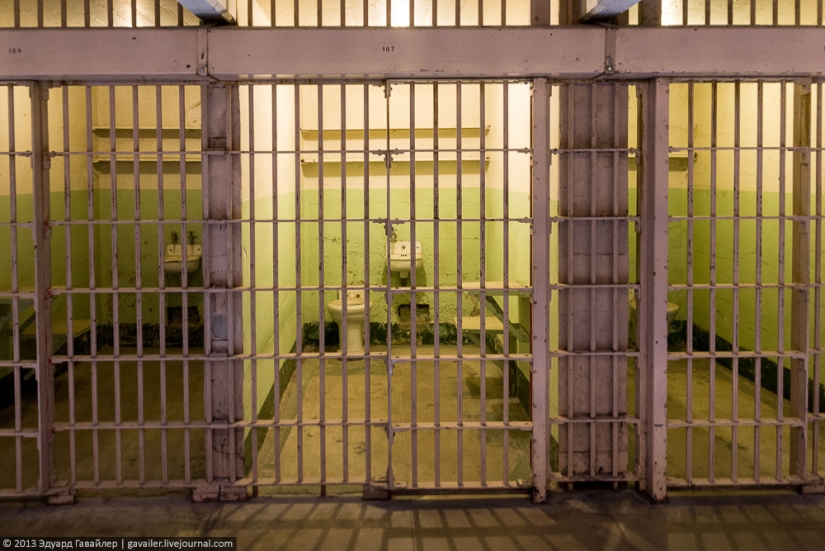 Escape from the "Alcatraz": the story of three inmates who escaped from the most secure prison USA