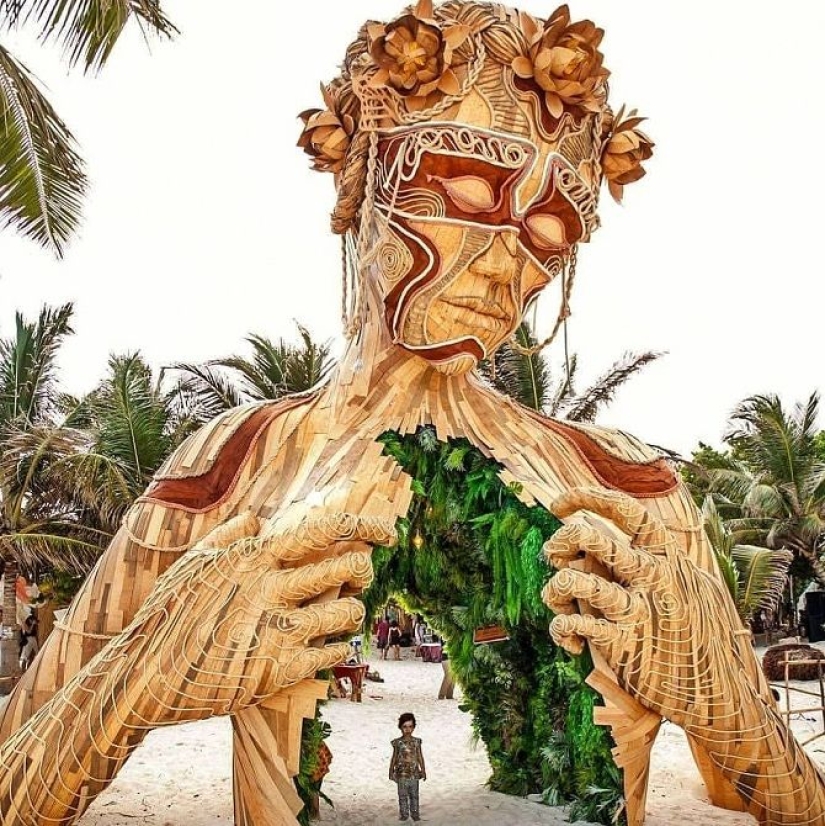 Esculturas audiovisuales de Daniel Popper que crean la atmósfera de los festivales