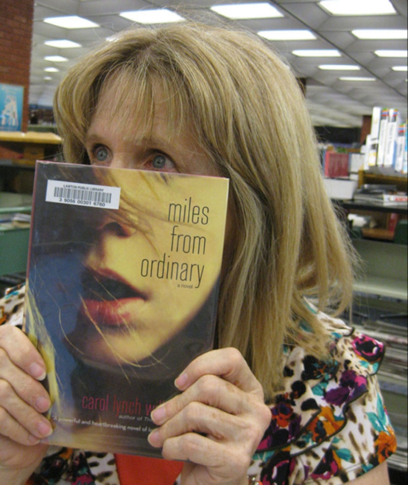 Ese momento incómodo cuando la portada está en la cara del lector