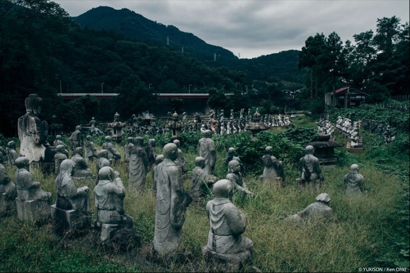 Espeluznante pueblo japonés donde solo viven estatuas Espeluznante pueblo japonés donde solo viven estatuas