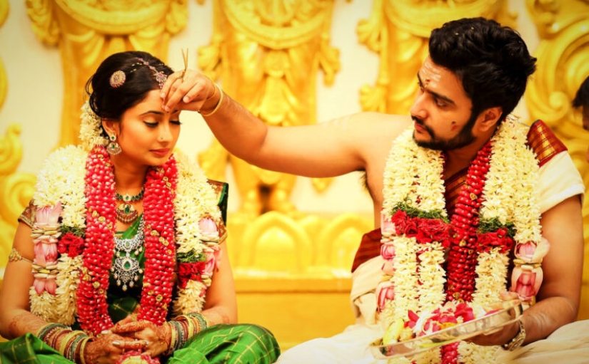 Esposas Védicas: ¡Deja tu trabajo, quítate la ropa interior y sé feliz! Esposas Védicas: ¡Deja tu trabajo, quítate la ropa interior y sé feliz!