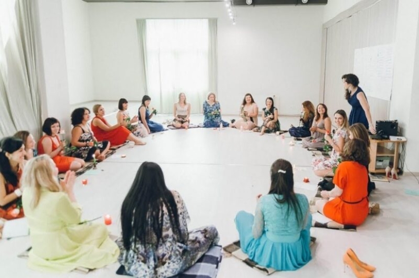 Esposas Védicas: ¡Deja tu trabajo, quítate la ropa interior y sé feliz! Esposas Védicas: ¡Deja tu trabajo, quítate la ropa interior y sé feliz!