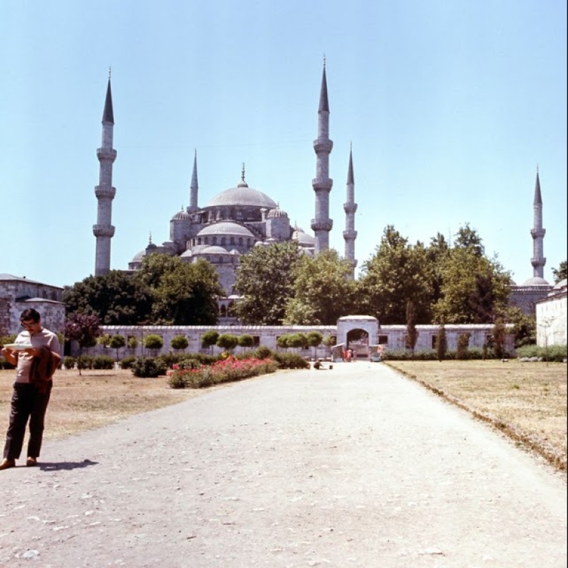 Estambul-la ciudad de los contrastes: 30 imágenes a color de la vida callejera en los años 70