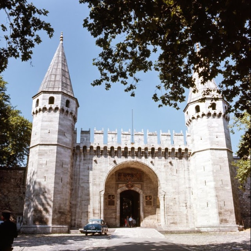 Estambul-la ciudad de los contrastes: 30 imágenes a color de la vida callejera en los años 70