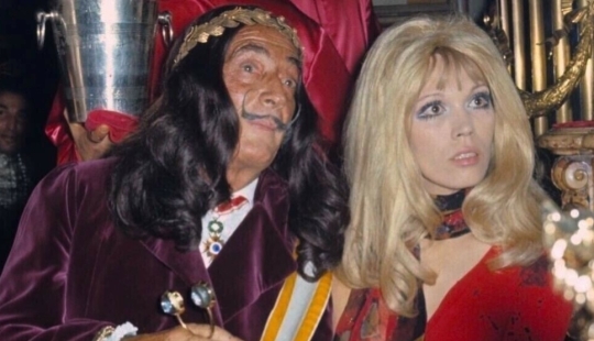 Estrellas sin máscara: una colección de obras de un reportero secular de Paris Match