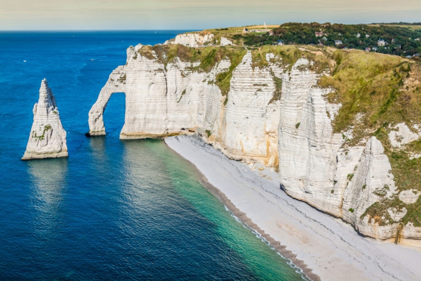 Etretat Gardens is an amazing and crazy place, imbued with the spirit of creativity Etretat Gardens is an amazing and crazy place, imbued with the spirit of creativity