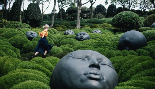 Etretat Gardens is an amazing and crazy place, imbued with the spirit of creativity Etretat Gardens is an amazing and crazy place, imbued with the spirit of creativity