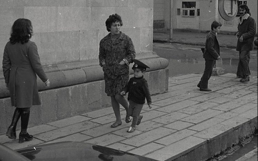 Everyday life in Soviet Georgia in 1976, captured by a Swedish photographer