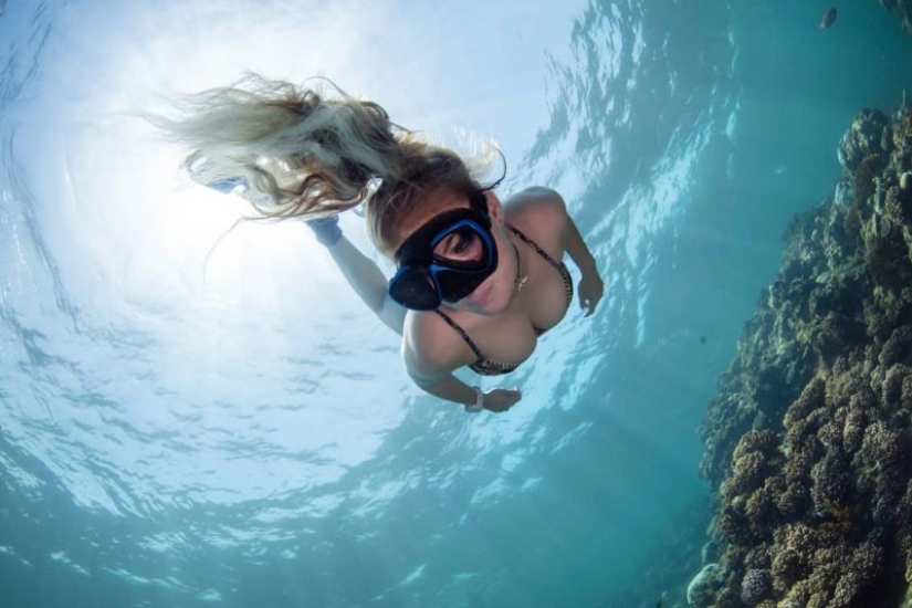 Everyone calls her the pictures with photoshop, but they are real: amazing footage of a diver and the underwater world Everyone calls her the pictures with photoshop, but they are real: amazing footage of a diver and the underwater world
