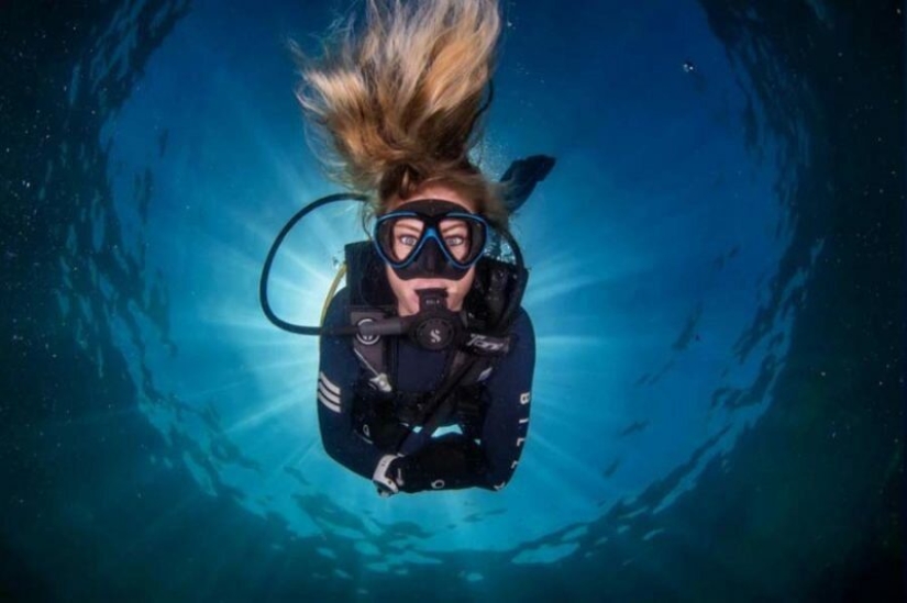 Everyone calls her the pictures with photoshop, but they are real: amazing footage of a diver and the underwater world Everyone calls her the pictures with photoshop, but they are real: amazing footage of a diver and the underwater world