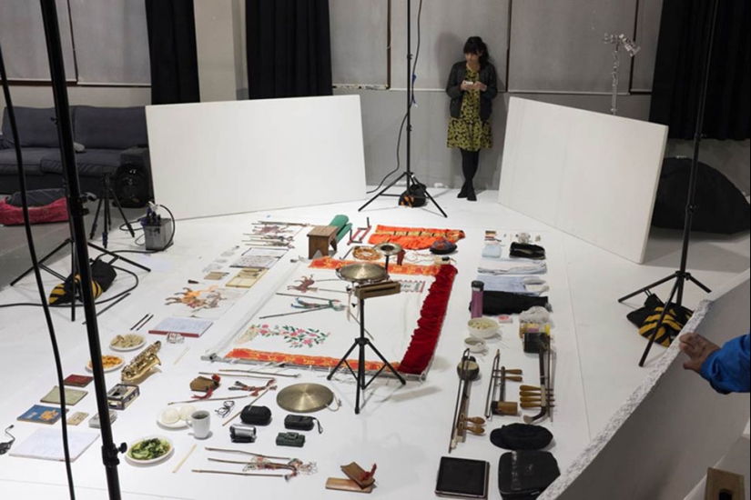 Everything we touch in a day, or What the everyday things of an individual can tell us