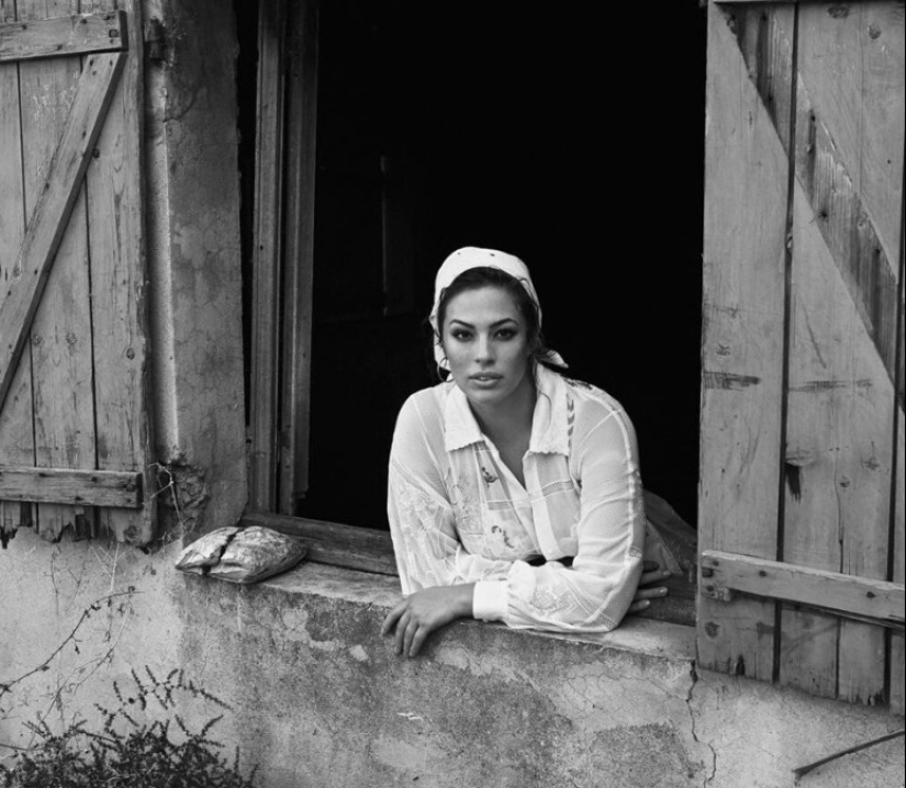 Experimentos fotográficos de Lachlan Bailey: supermodelos en una granja y erotismo en campos polvorientos Experimentos fotográficos de Lachlan Bailey: supermodelos en una granja y erotismo en campos polvorientos