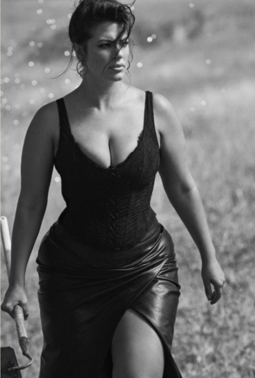 Experimentos fotográficos de Lachlan Bailey: supermodelos en una granja y erotismo en campos polvorientos Experimentos fotográficos de Lachlan Bailey: supermodelos en una granja y erotismo en campos polvorientos