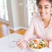 Experts say that by cutting the daily diet by only 250 calories, you can live longer Experts say that by cutting the daily diet by only 250 calories, you can live longer