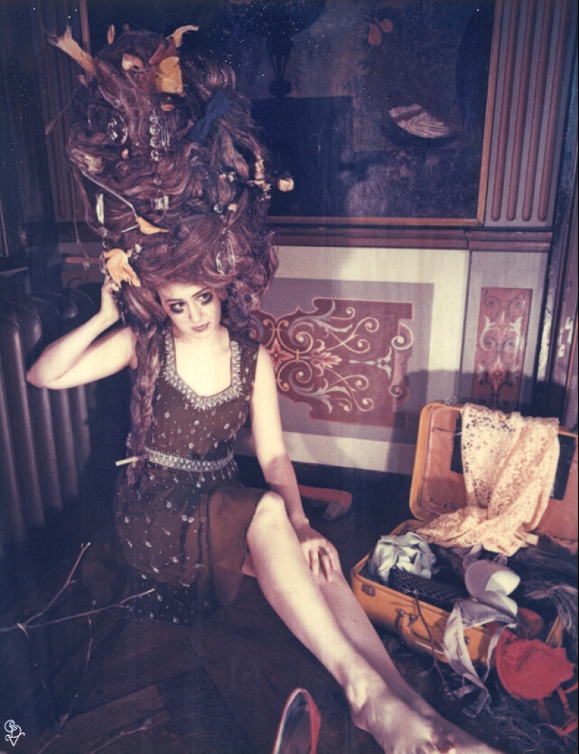 Extrañas historias de la fotógrafa belga Carmen De Vos