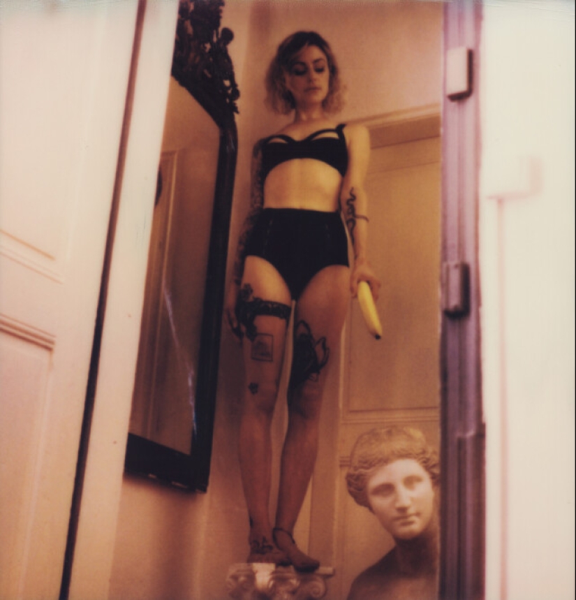 Extrañas historias de la fotógrafa belga Carmen De Vos