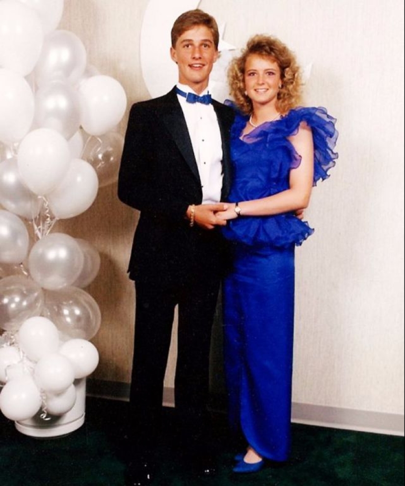 Extraño y divertido a las fotos de las estrellas de graduación de la escuela secundaria