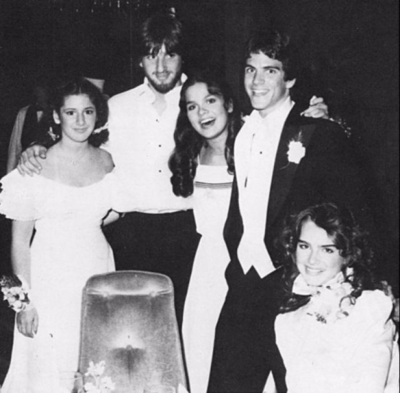 Extraño y divertido a las fotos de las estrellas de graduación de la escuela secundaria