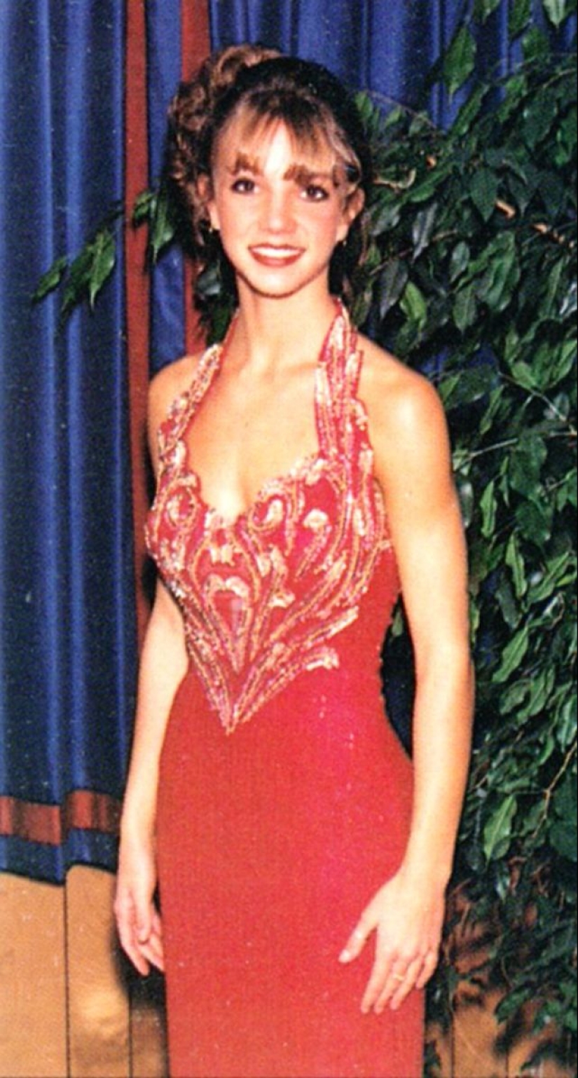 Extraño y divertido a las fotos de las estrellas de graduación de la escuela secundaria