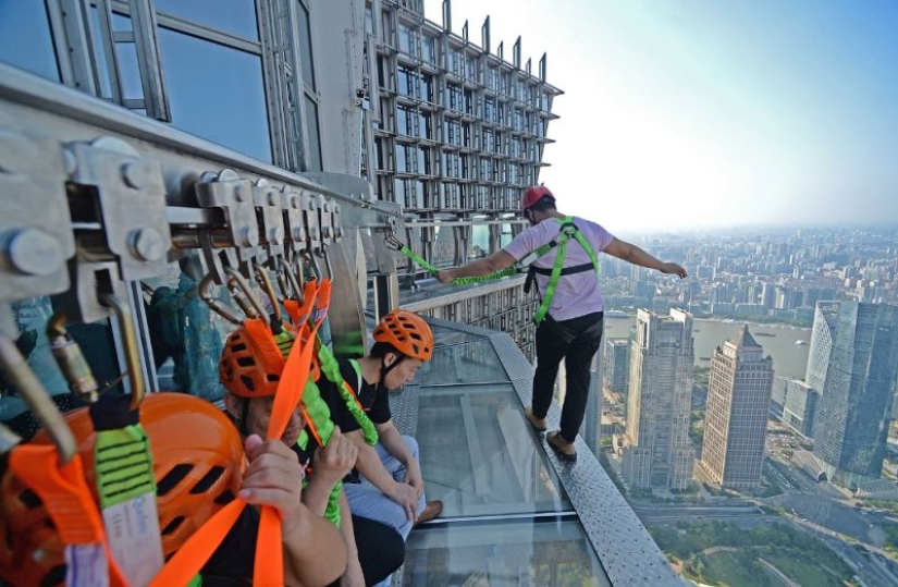 Extreme tourism in China: entertainment is not for the faint of heart