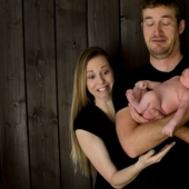 Family photo shoots that were unexpectedly spoiled... by the call of nature Family photo shoots that were unexpectedly spoiled... by the call of nature