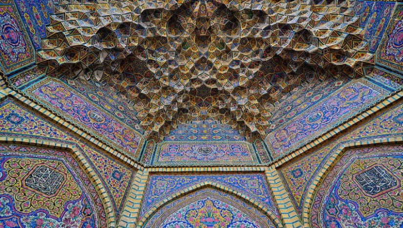 Fascinating and hypnotizing arches of mosques