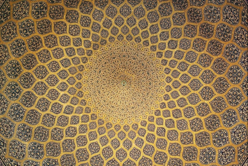Fascinating and hypnotizing arches of mosques