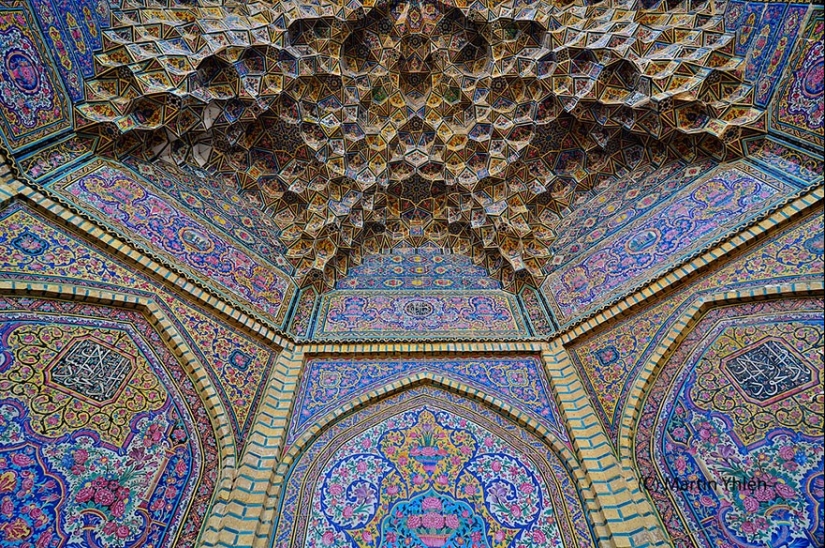 Fascinating and hypnotizing arches of mosques