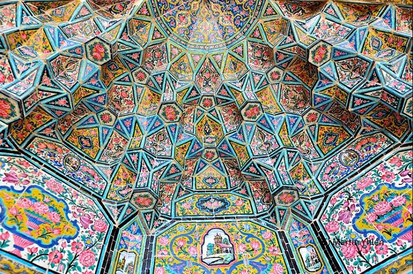 Fascinating and hypnotizing arches of mosques