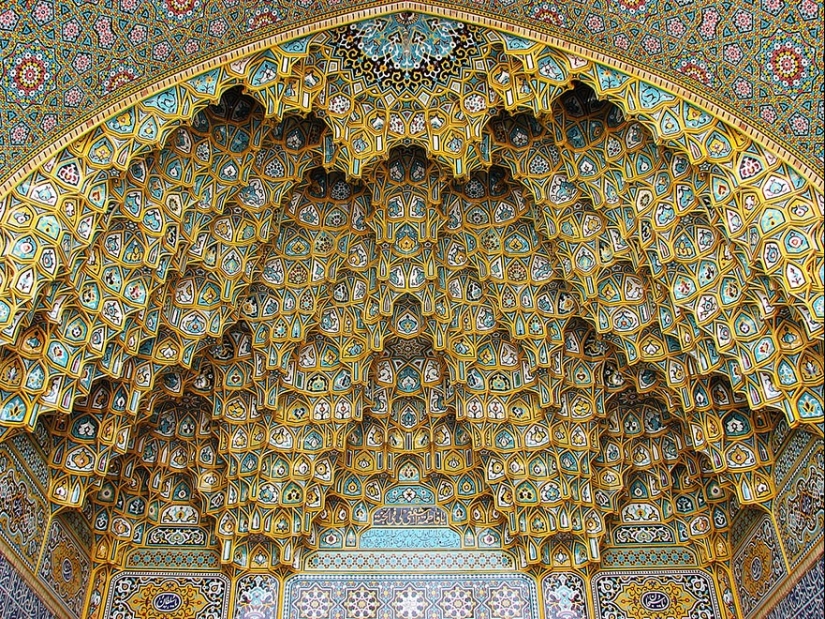 Fascinating and hypnotizing arches of mosques