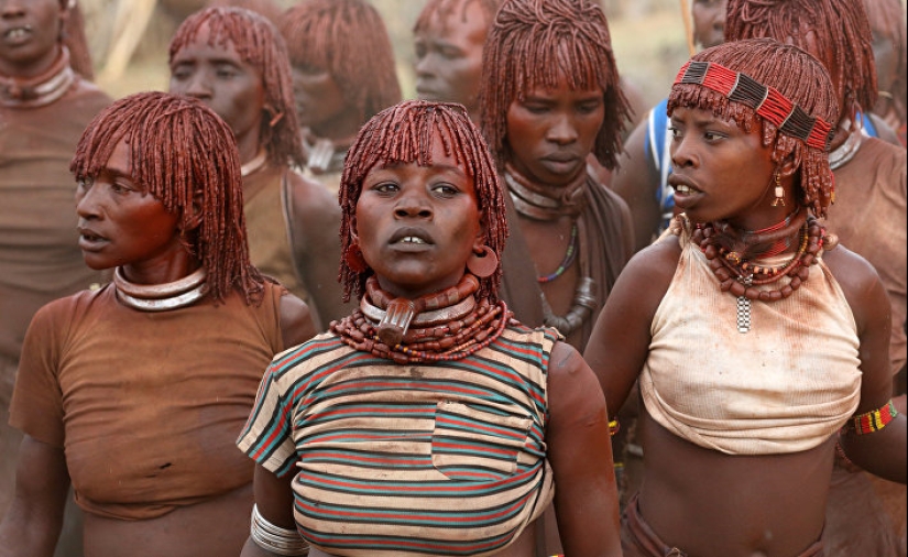 Fealdad en aras de la felicidad: cómo las madres en África e India mutilan a sus hijas para organizar sus vidas