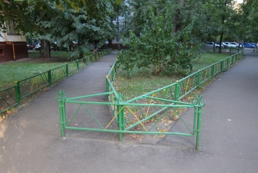 Fear and laughter in the Russian housing and communal services