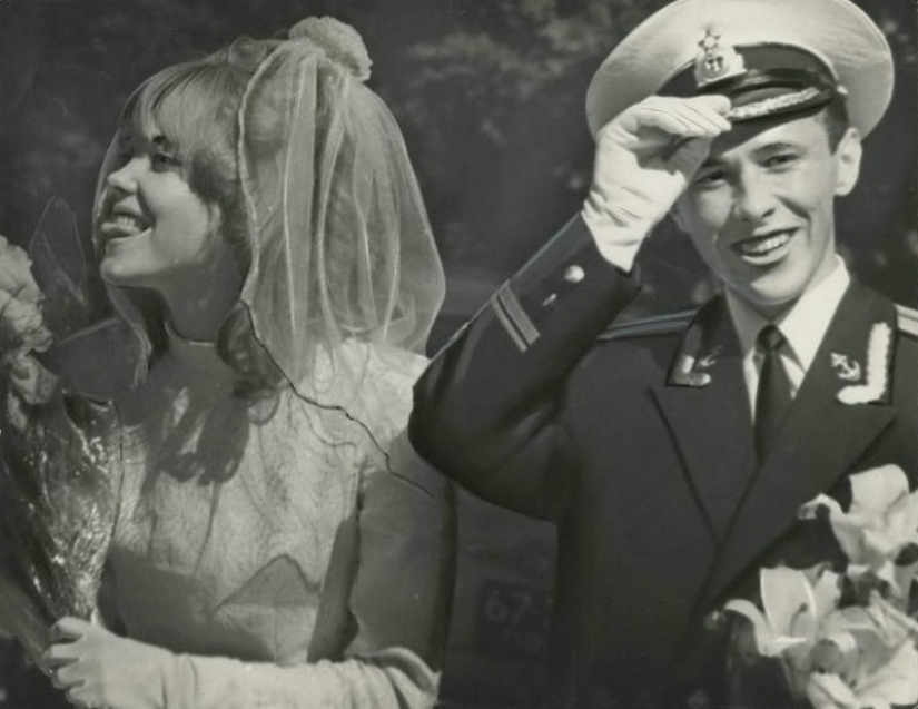 Features of a Soviet-style wedding celebration Features of a Soviet-style wedding celebration