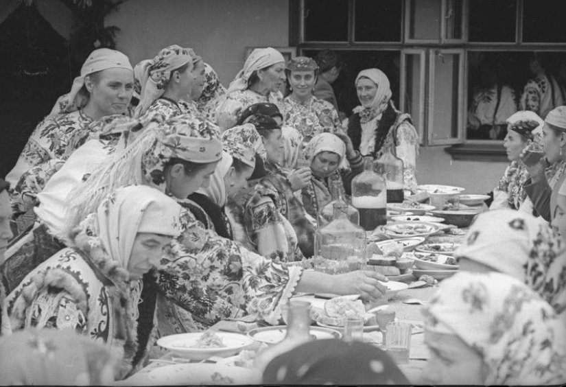 Features of a Soviet-style wedding celebration Features of a Soviet-style wedding celebration