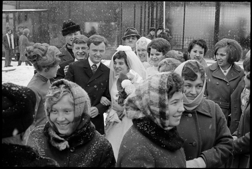 Features of a Soviet-style wedding celebration Features of a Soviet-style wedding celebration