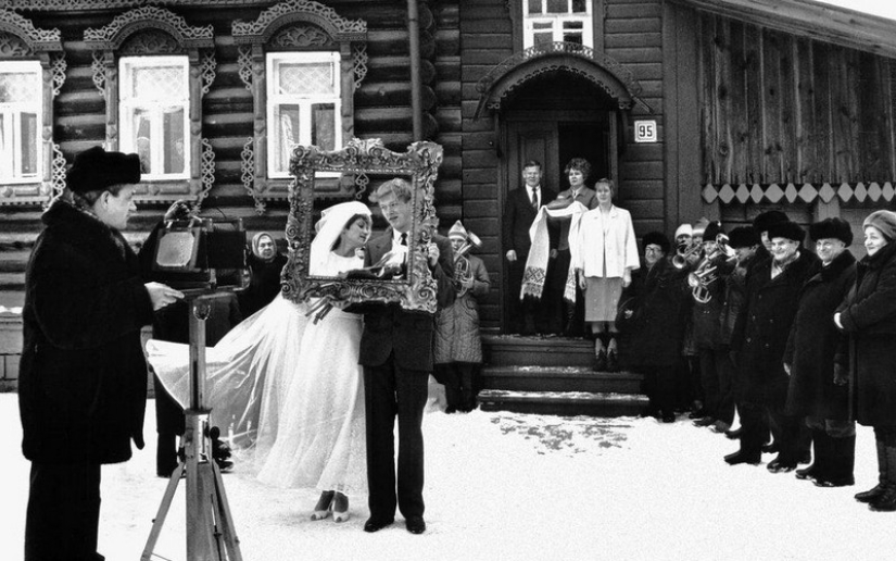 Features of a Soviet-style wedding celebration Features of a Soviet-style wedding celebration