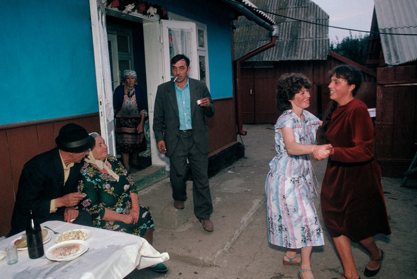 Features of a Soviet-style wedding celebration Features of a Soviet-style wedding celebration