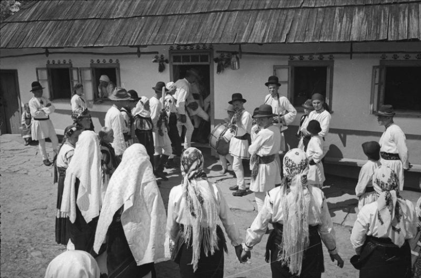 Features of a Soviet-style wedding celebration Features of a Soviet-style wedding celebration