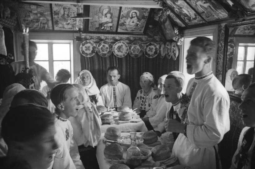 Features of a Soviet-style wedding celebration Features of a Soviet-style wedding celebration