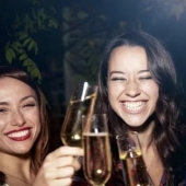 Festive mood - spoiled smile: alcohol destroys teeth worse than sweets Festive mood - spoiled smile: alcohol destroys teeth worse than sweets