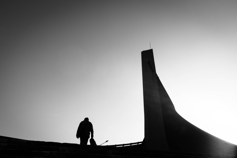 Figuras solitarias en un mundo en blanco y negro: imágenes fascinantes de un fotógrafo japonés Figuras solitarias en un mundo en blanco y negro: imágenes fascinantes de un fotógrafo japonés