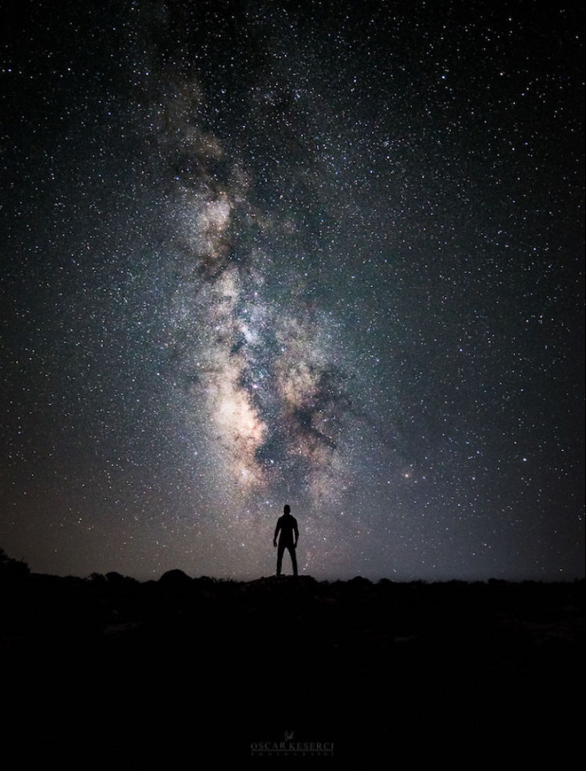 Finn deambula solo bajo las estrellas y hace fotos fascinantes Finn deambula solo bajo las estrellas y hace fotos fascinantes