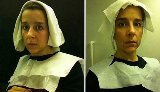 Flemish portraits of the XV century, "recreated" in the airplane toilet