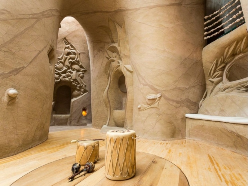 For 25 years, all alone, he created an underground fairy-tale world