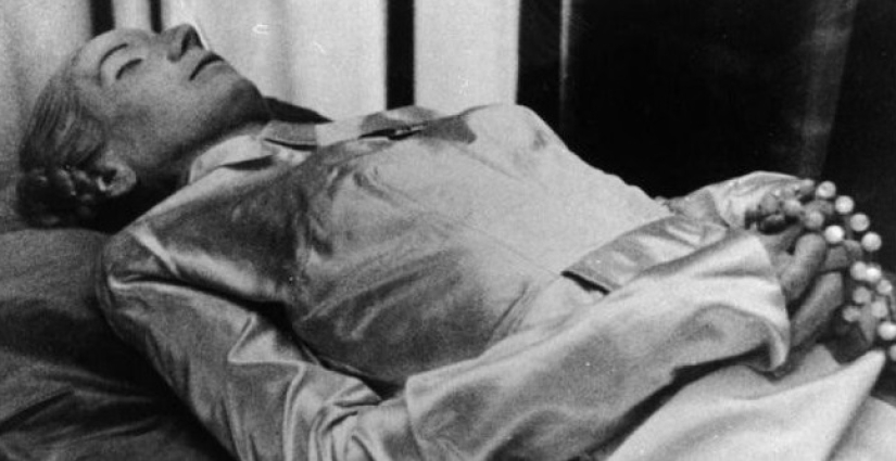 For a long memory. Who else, besides Lenin, was preserved for posterity