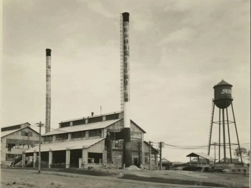 Fordlandia: how automaker Henry Ford built a “city of happiness” in the jungle Fordlandia: how automaker Henry Ford built a “city of happiness” in the jungle