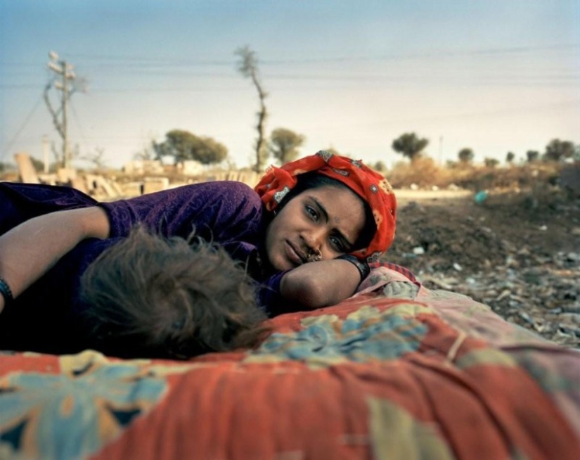 Forget about jeans and a love marriage: 10 rules of life for girls in a gypsy camp Forget about jeans and a love marriage: 10 rules of life for girls in a gypsy camp